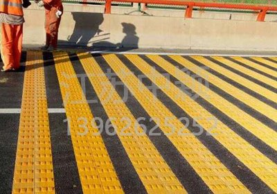 青島道路劃線 青島交通劃線一平方米多少錢？
