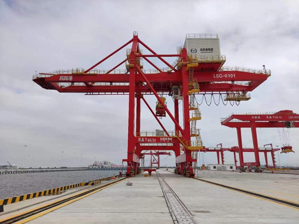 岸邊集裝箱吊機(jī).jpg