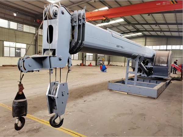 船用起重機 (1).jpg