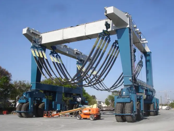 游艇搬運機 (4).png