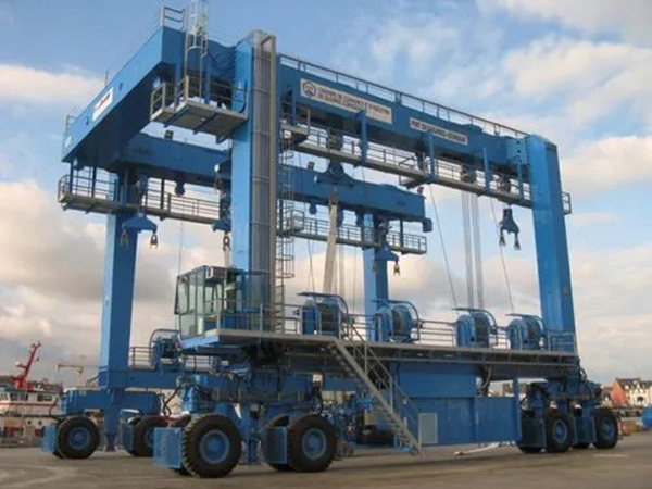 游艇搬運(yùn)機(jī) (10).jpg