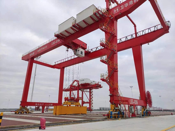 集裝箱門式起重機.jpg